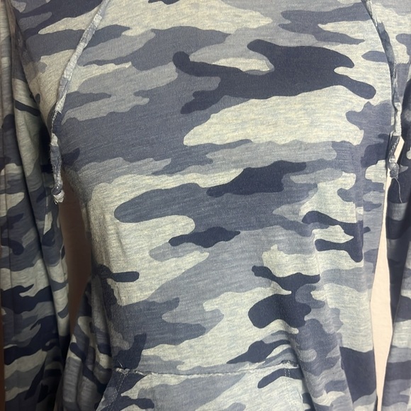 Blue Army Print Hoodie Tee - Picture 3 of 6